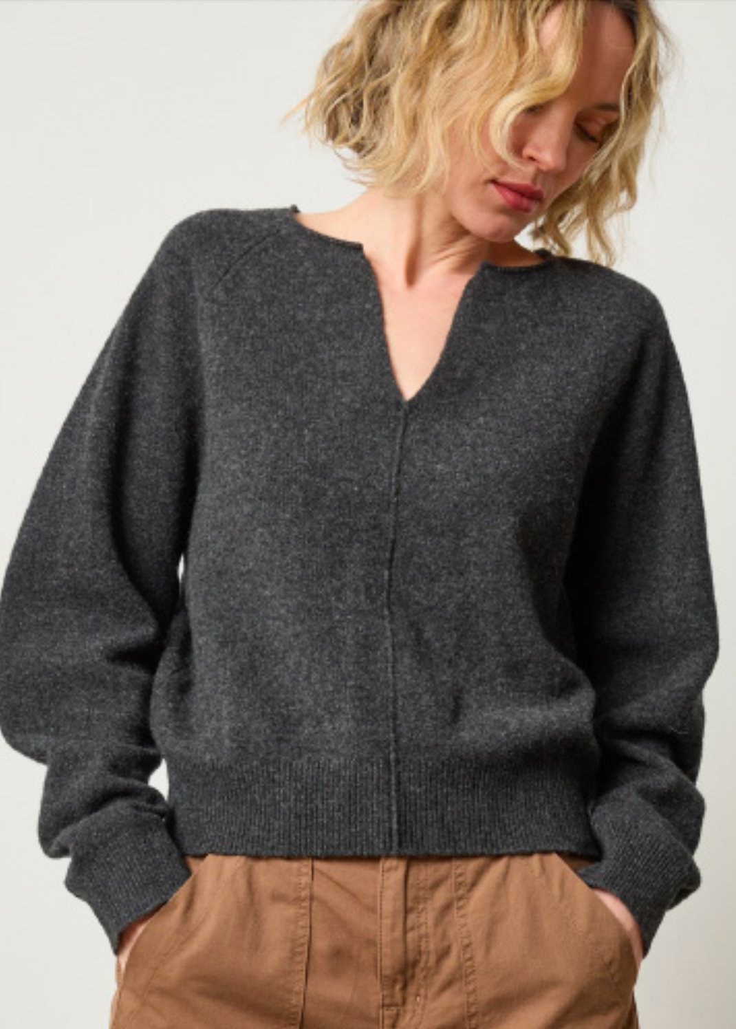 LILLA P GREY SPLIT NECK RAGLAN PULLOVER | CLOTHWARE